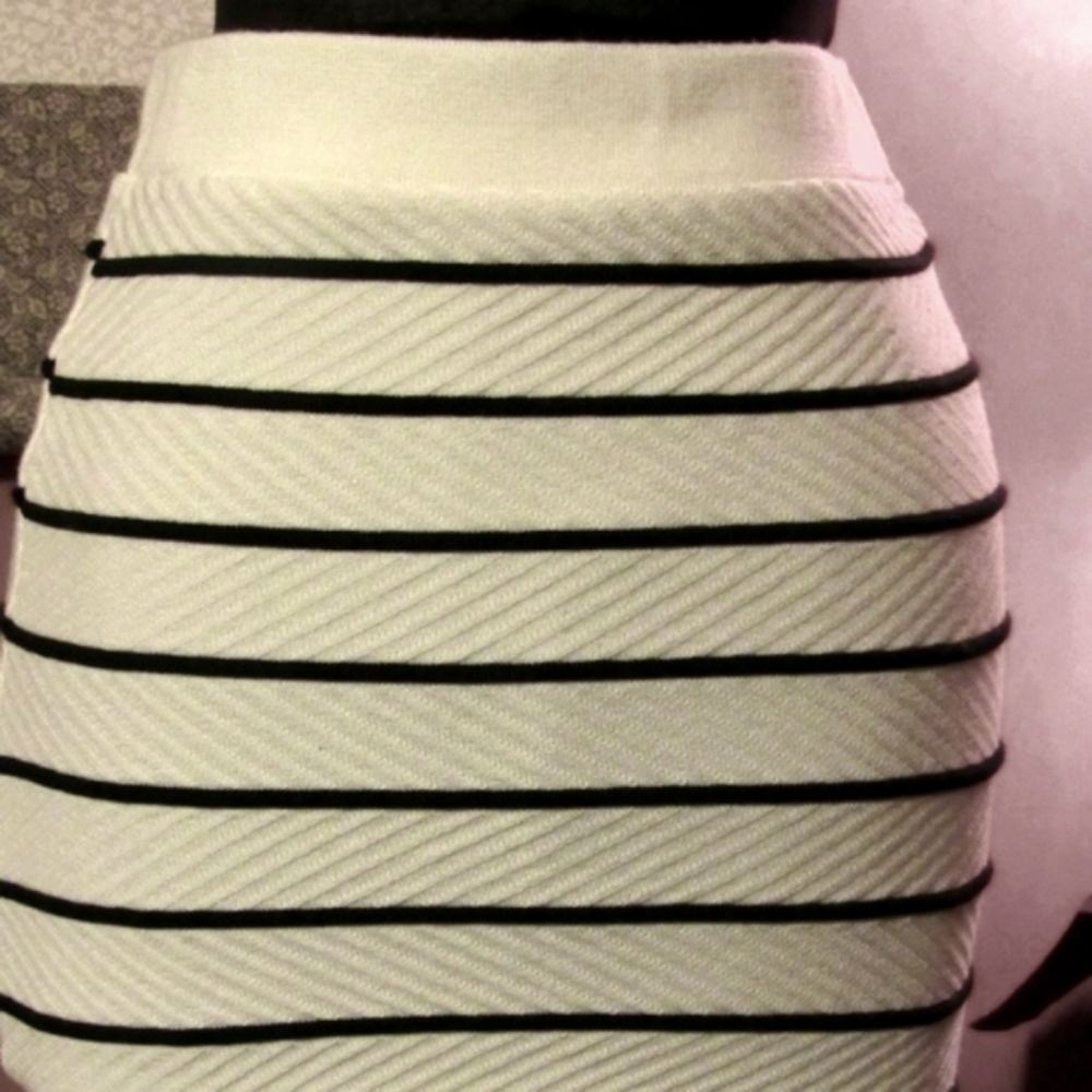 ❣️🌹❣️ Super Sexy Bodycon Cream & Black Stripe Textured Pencil Mini Skirt - MJ